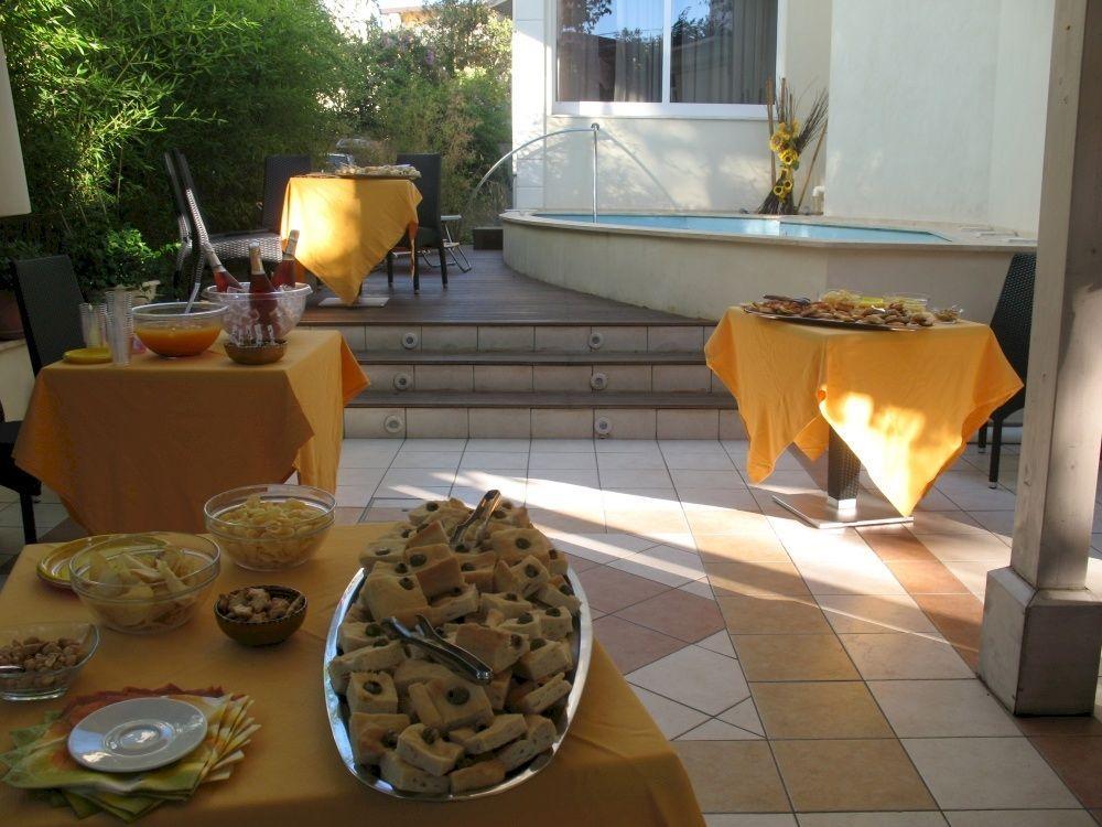 Hotel Orly Чезенатико Екстериор снимка