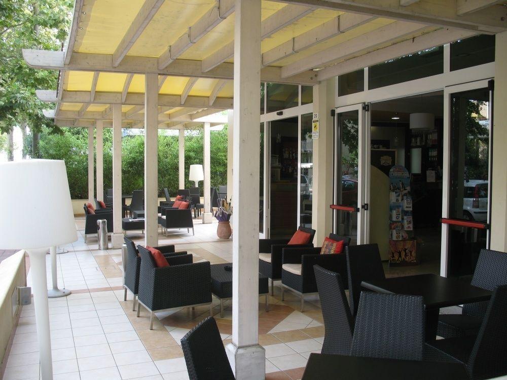 Hotel Orly Чезенатико Екстериор снимка