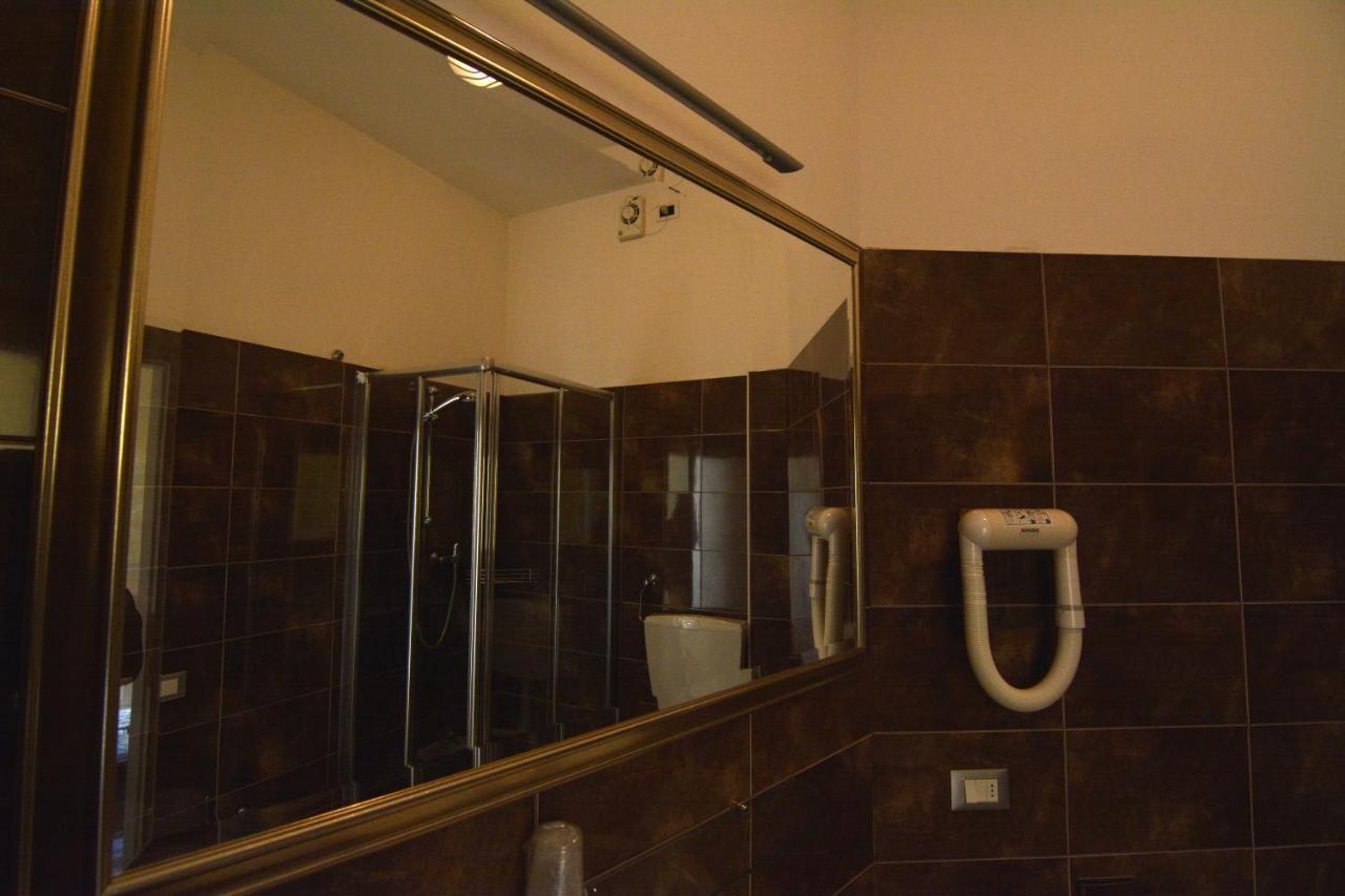 Hotel Orly Чезенатико Екстериор снимка