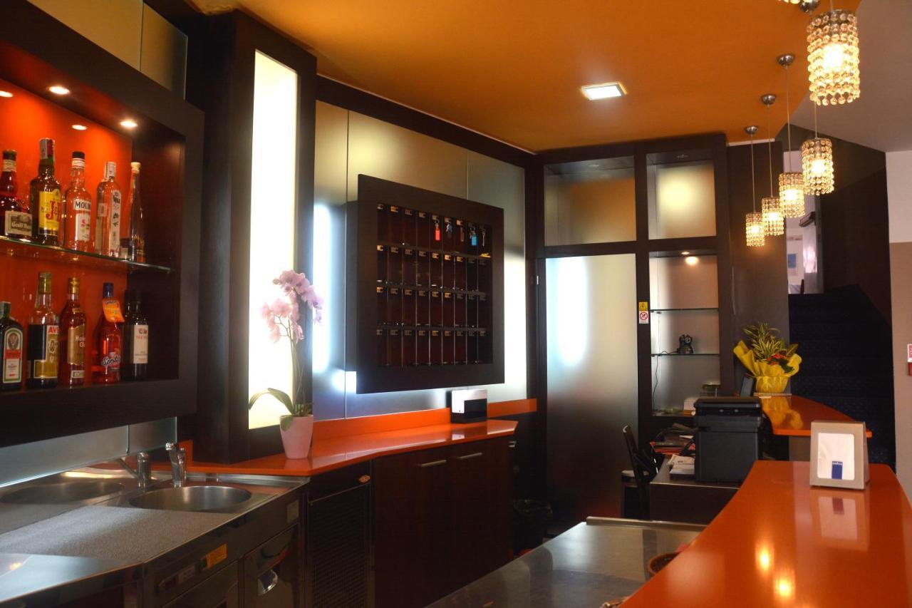 Hotel Orly Чезенатико Екстериор снимка