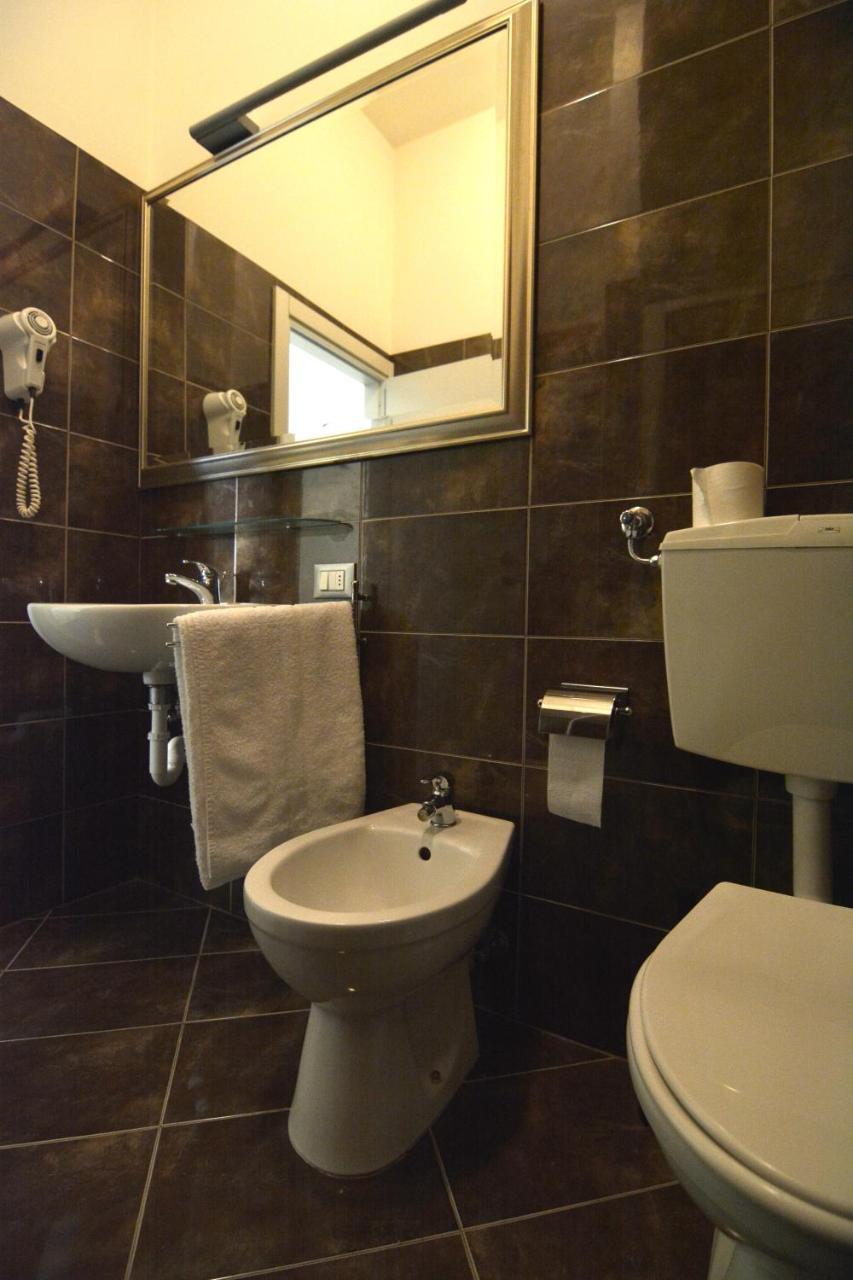Hotel Orly Чезенатико Екстериор снимка