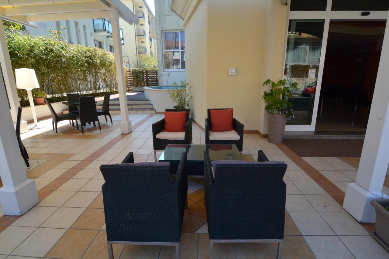Hotel Orly Чезенатико Екстериор снимка