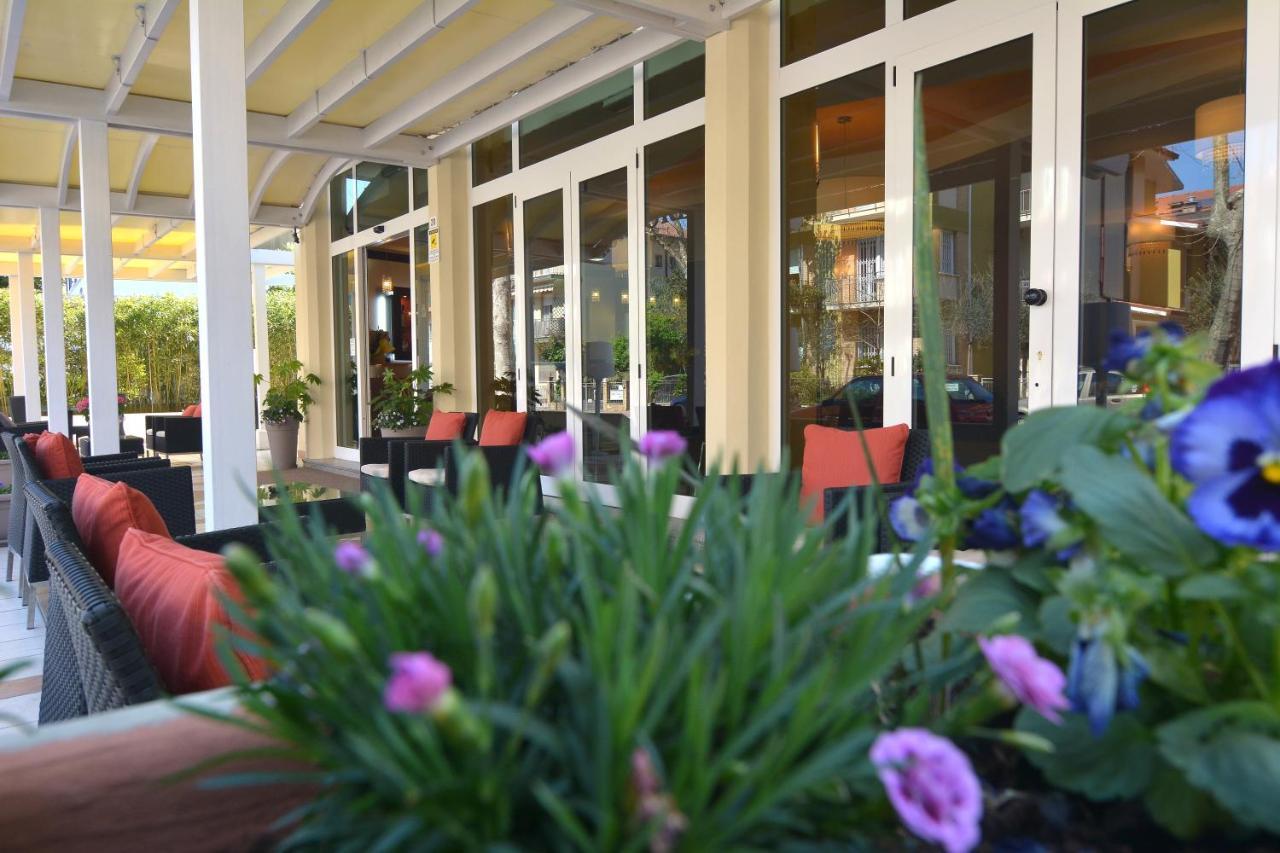 Hotel Orly Чезенатико Екстериор снимка
