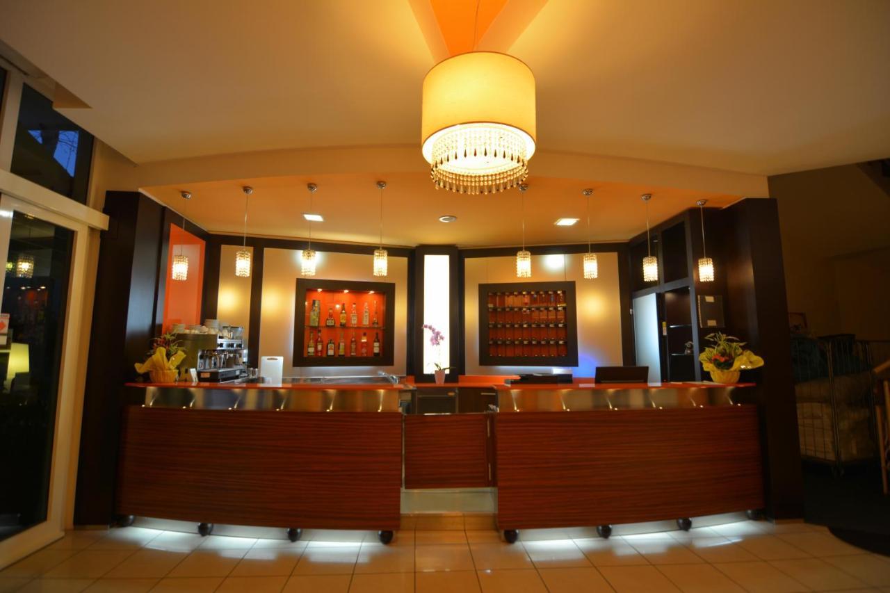 Hotel Orly Чезенатико Екстериор снимка
