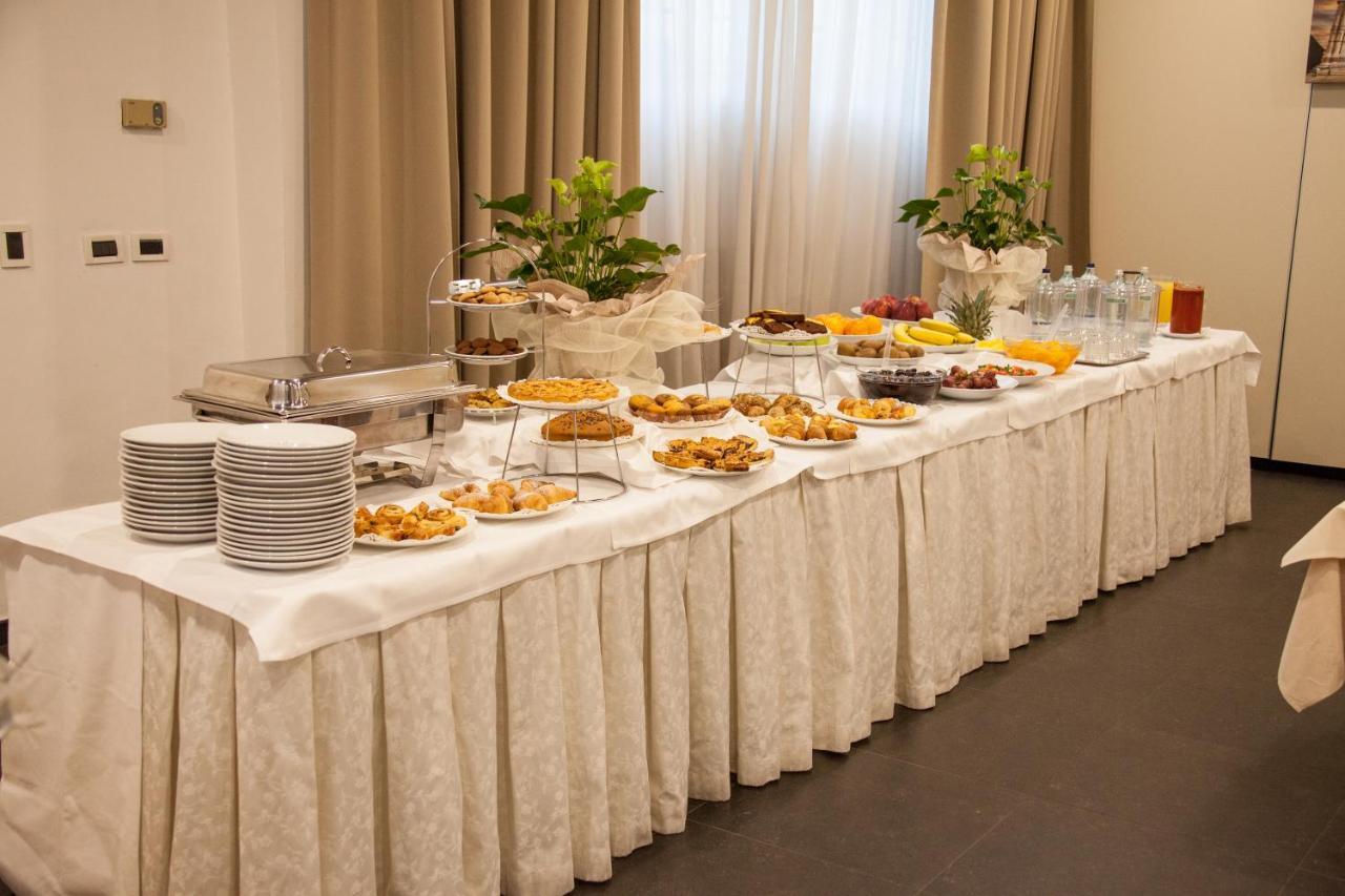 Hotel Orly Чезенатико Екстериор снимка